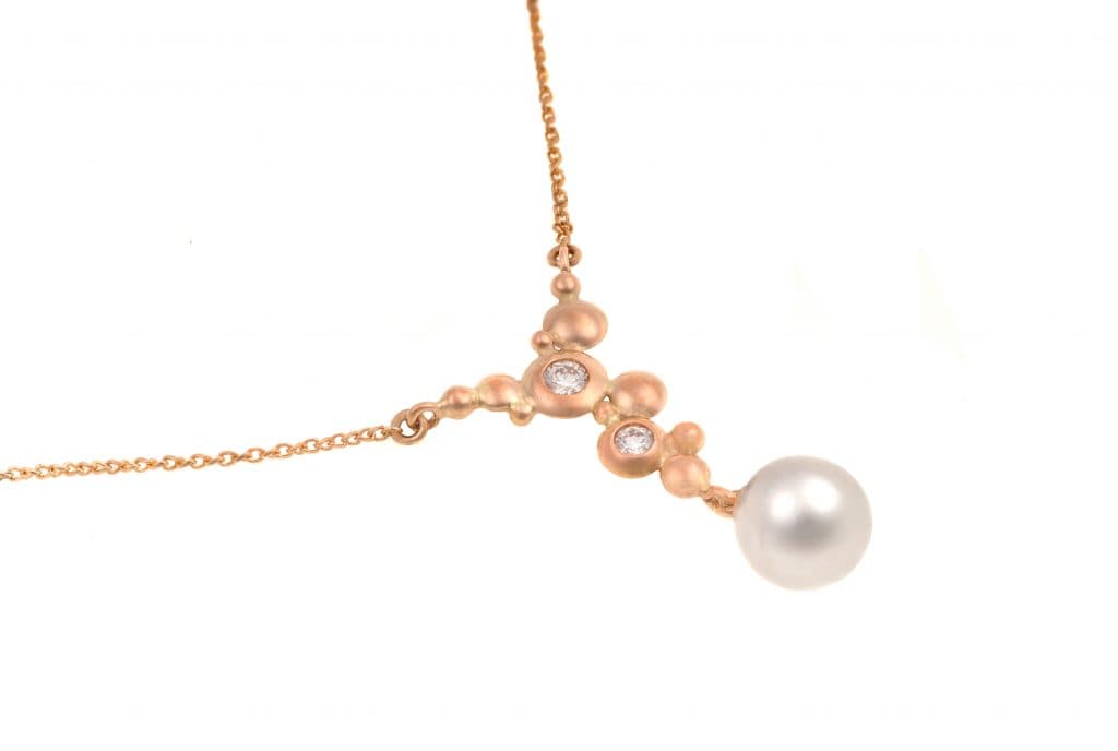 Perlový náhrdelník s diamanty